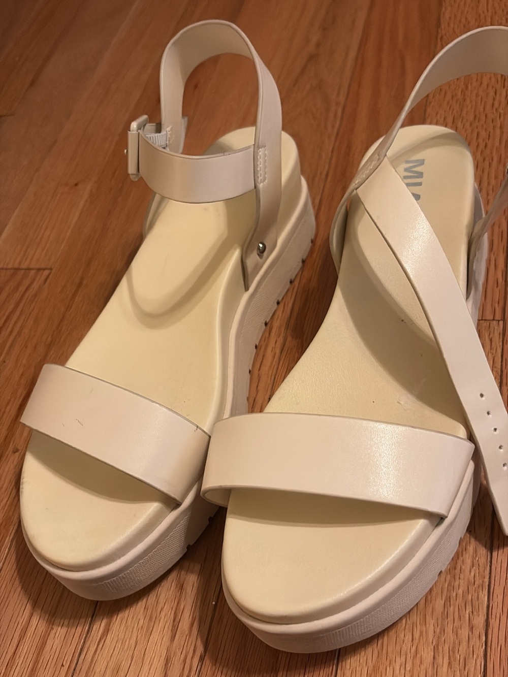 MIA Cream Platform Sandals - Women's Strappy Size 9.5